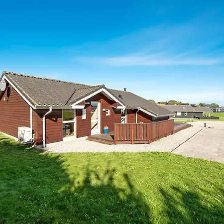 Alexis - 250m From The Sea By Interhome *